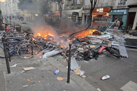 Τα συντρίμμια στο Παρίσι δεν μπορούν να κρύψουν τις εκκωφαντικές ανισότητες